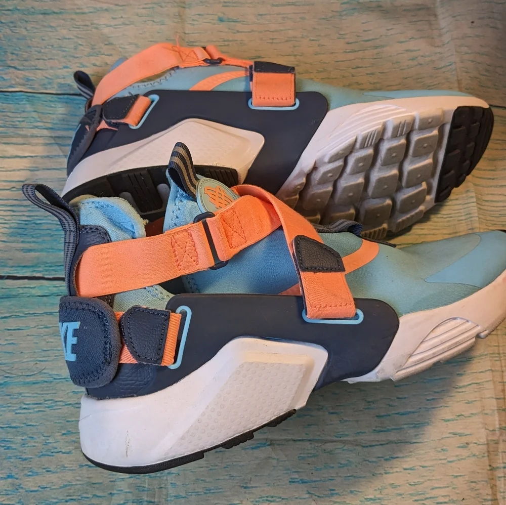 Nike Huarache City Blue sneakers size 7Y